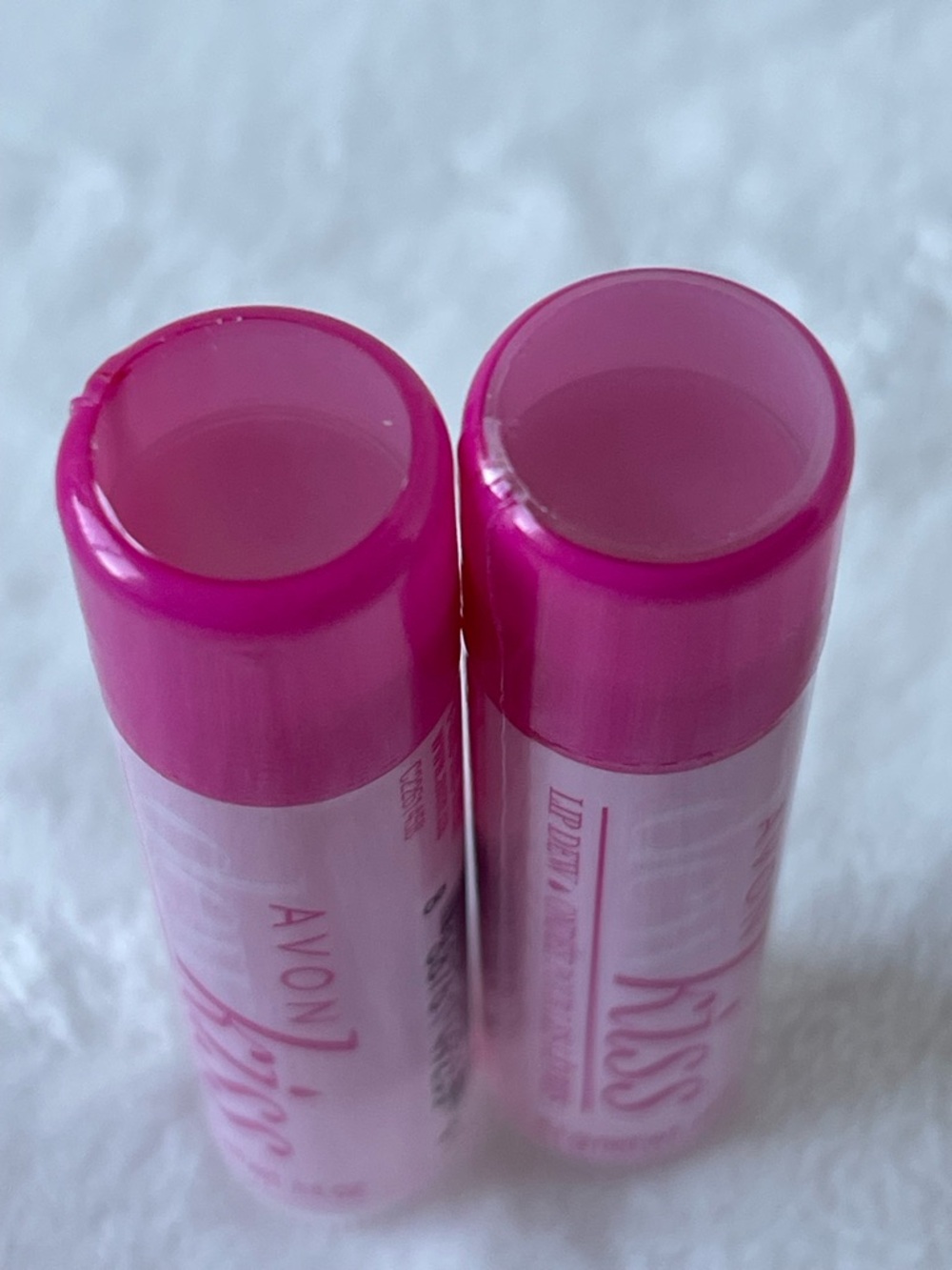 Avon Dew Kiss Lip Balm New Sealed - Picture 2 of 2
